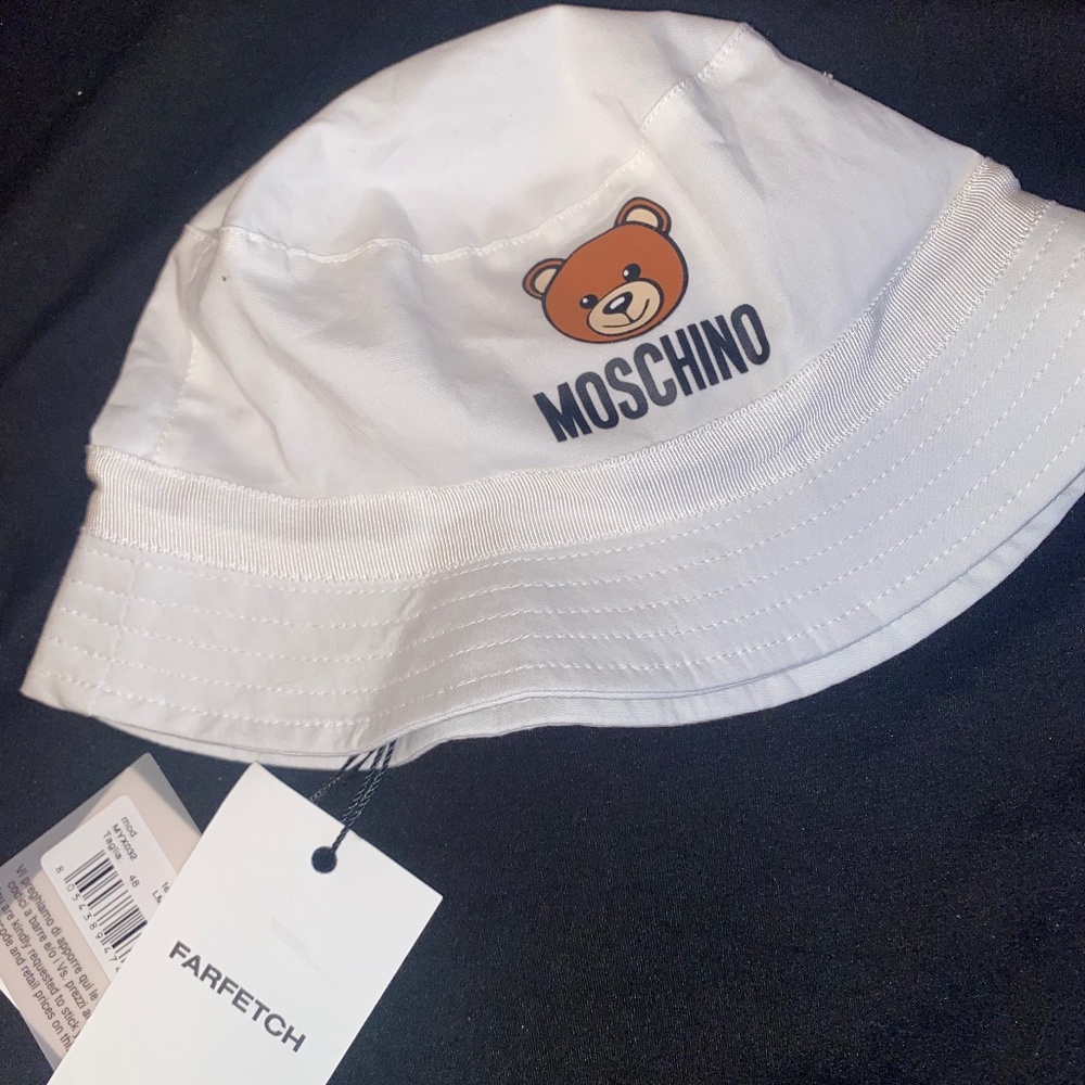 Moschino infant hat never worn 48 ‘ inch